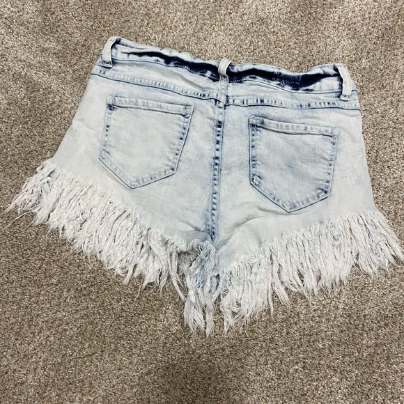 Extra Frayed Hem Shorts - Picture 4 of 4